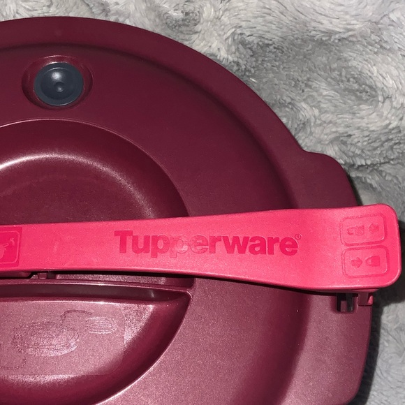 Tupperware Pressure Cooker - Picture 4 of 15